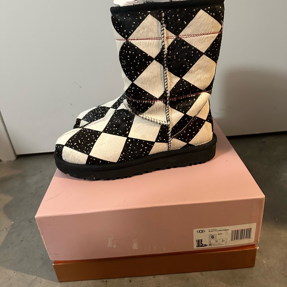 UGG X Tschabalala - Picture 4 of 5